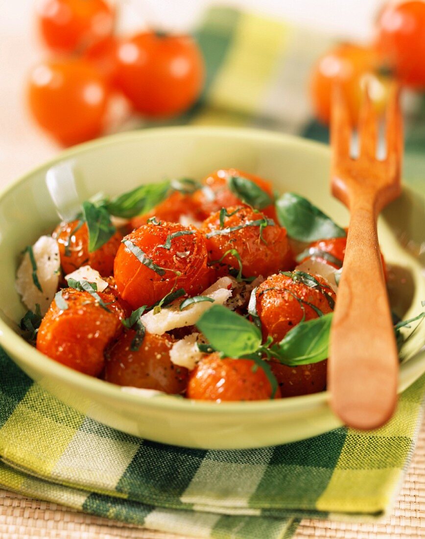 pan-fried cherry tomatoes with basil (topic: tomatoes)