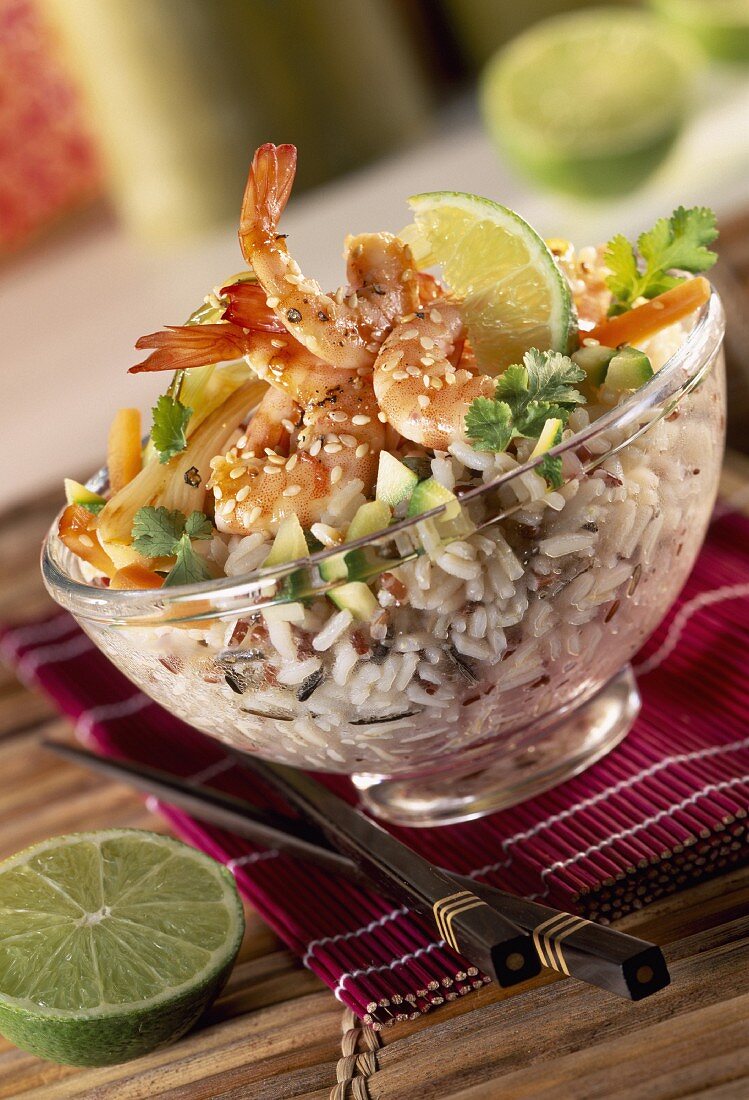 wholegrain rice and prawns with sesame seeds
