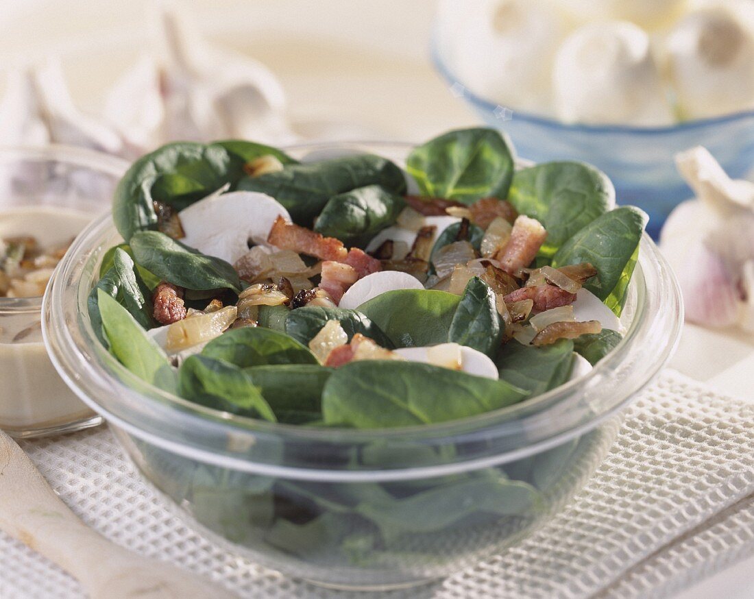 Lamb's lettuce, mushroom and diced bacon salad