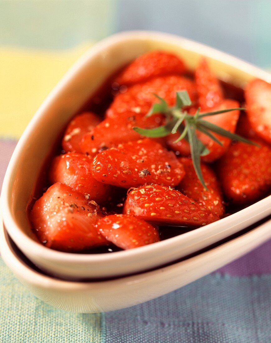 Erdbeeren in Rotwein