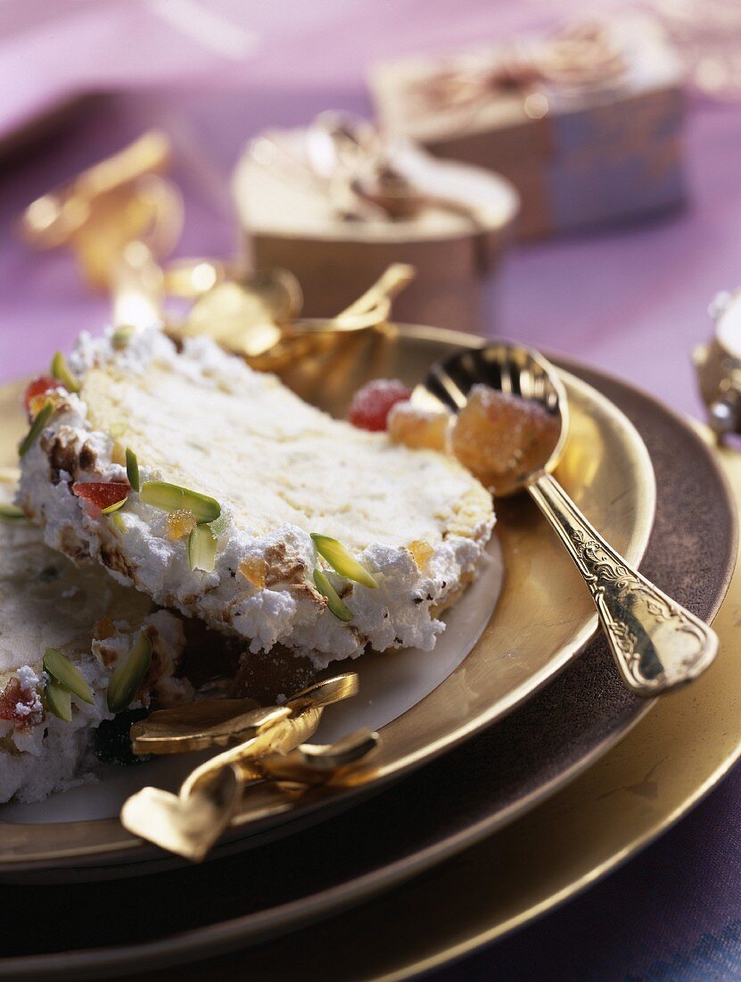 Meringue log with candied fruit
