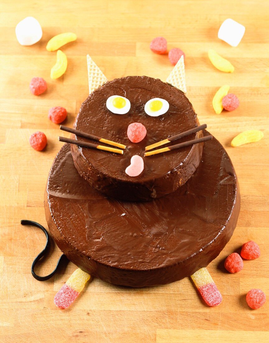 Schokoladenkuchen in Form einer Katze
