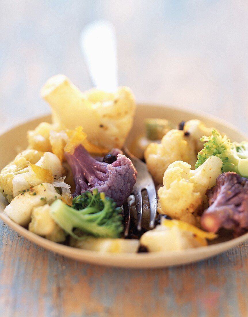 Lauwarmer Salat mit dreierlei Kohl