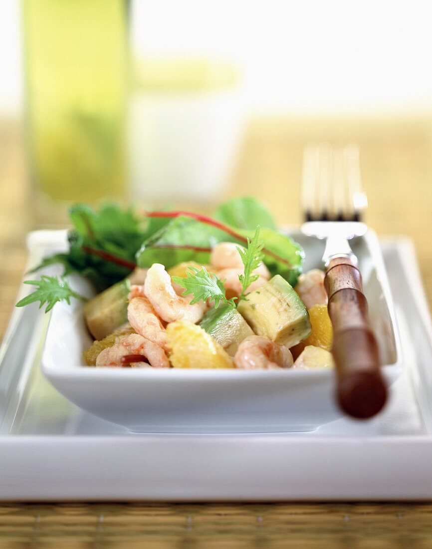 Salat mit Avocado, Garnelen und Orangen