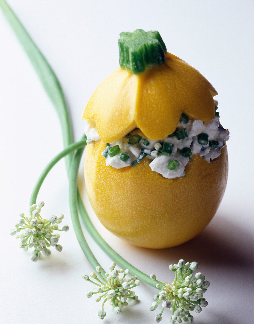 Yellow courgette stuffed with cottage cheese, garlic and spring onion (topic : cottage cheese)