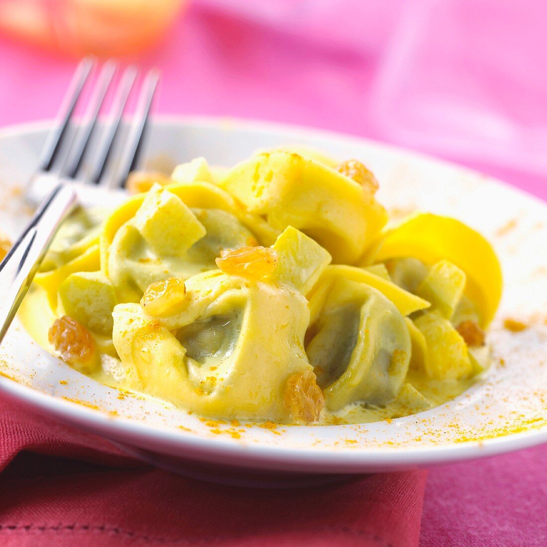 Ravioli in Curry-Kokos-Creme