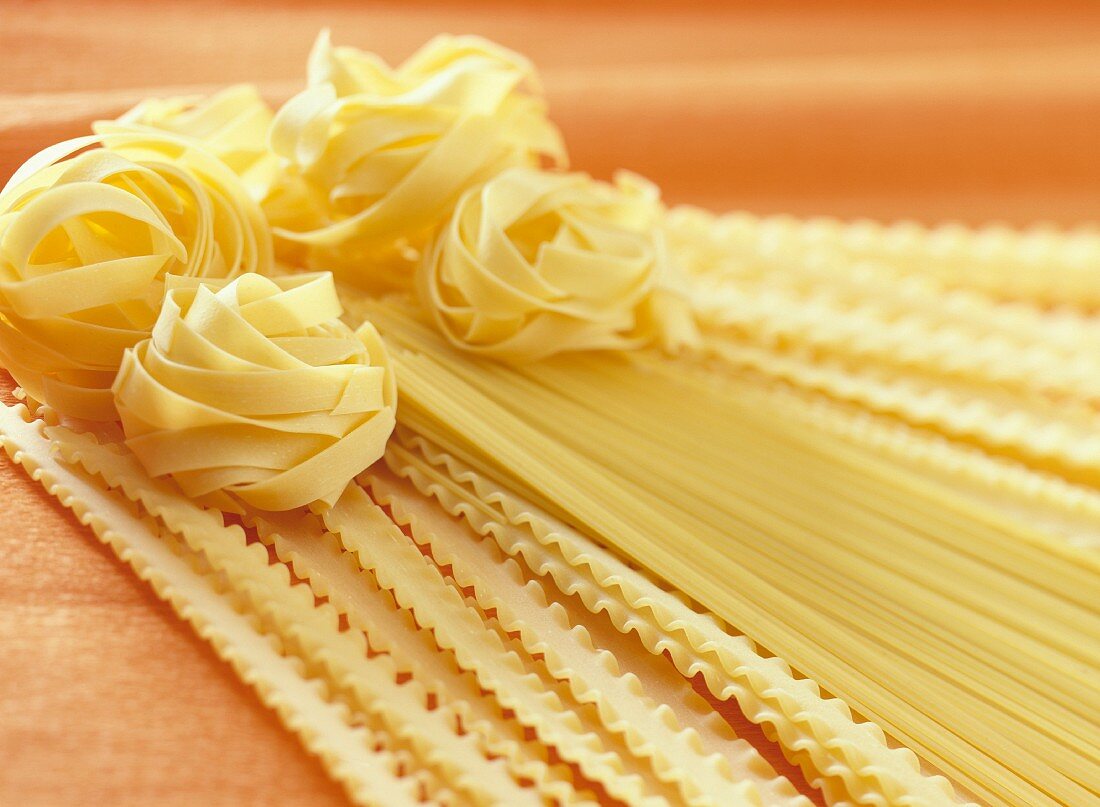 Dried spaghetti,tagliatelles and pasta