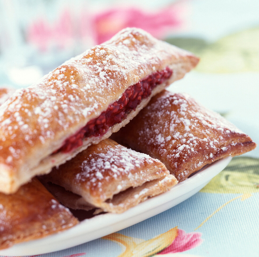 Raspberries in crunchy pastry with chocolate