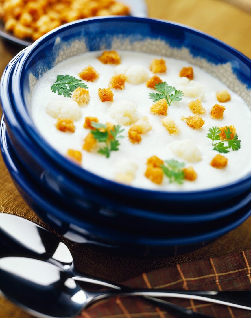 creamed cauliflower with baby croutons