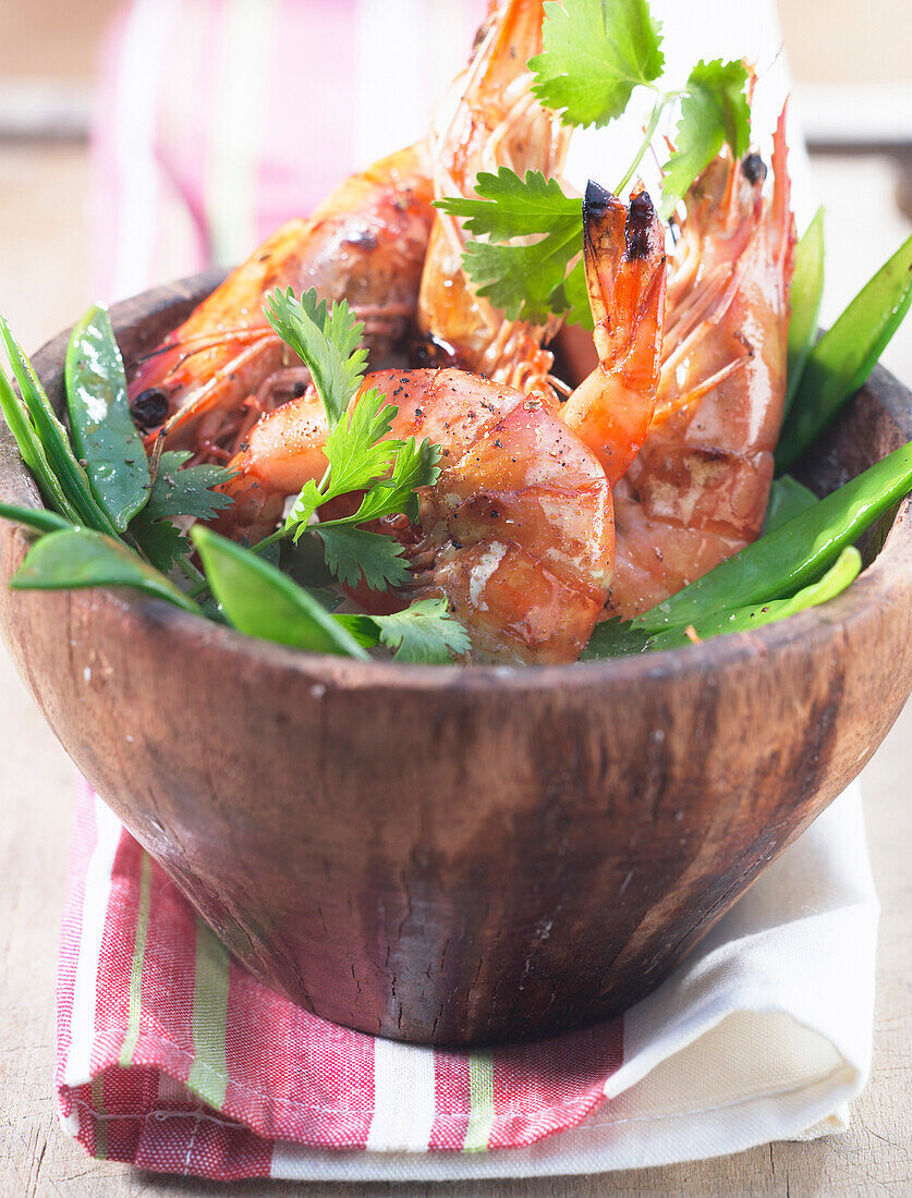 Grilled prawns with herbs and sugar peas (topic : fishes)