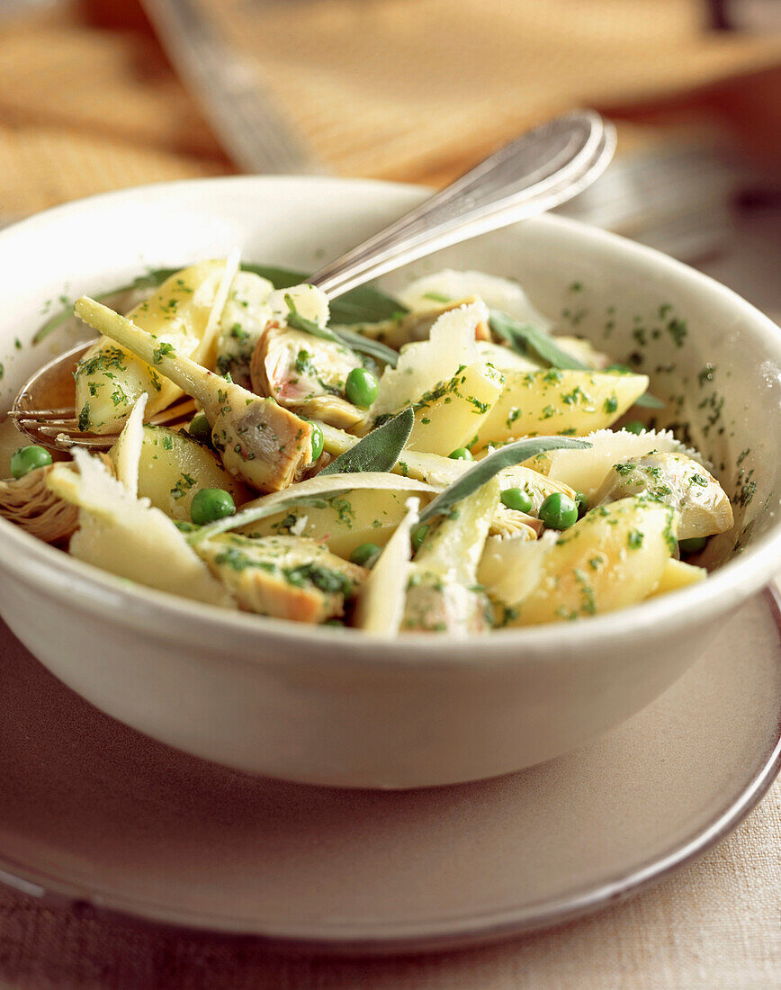 Potatoes with artichokes, peas and Parmesan