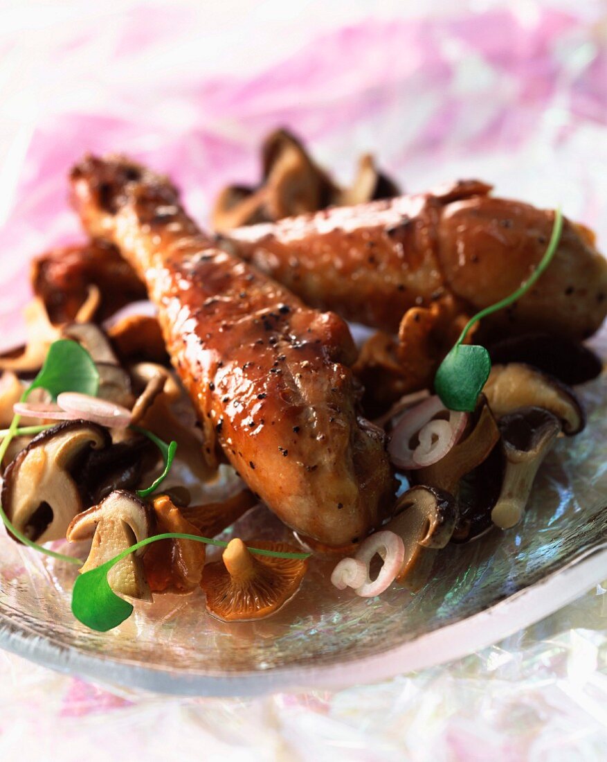 Chicken drumsticks with wild mushrooms and shallots