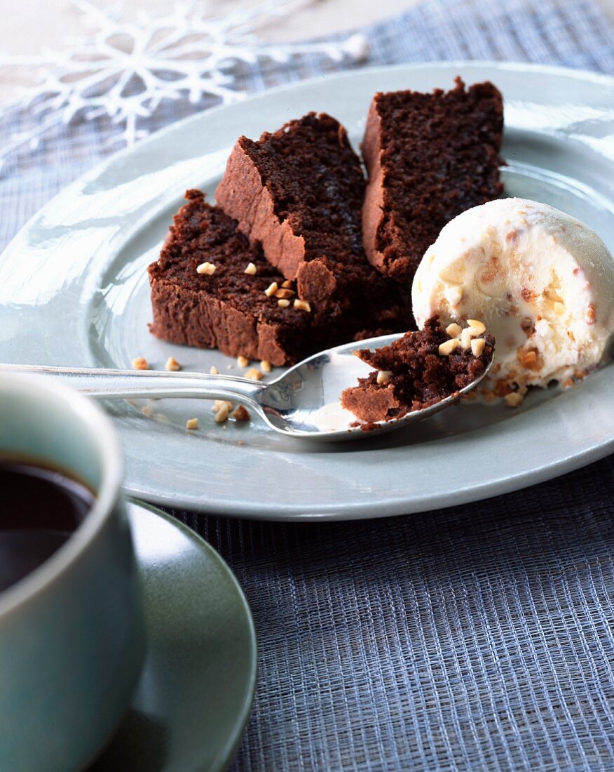 Reine de Sabat aux noisettes (Schokoladen-Haselnuss-Torte)