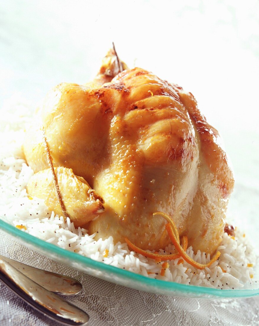 Kapaun mit Mandarinenspalten gefüllt