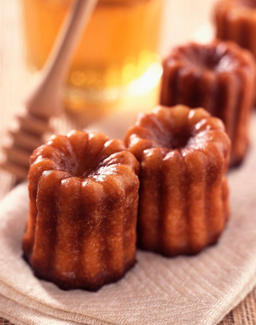 Cannelé honey cakes