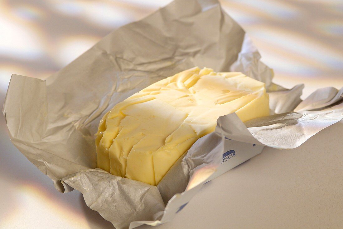 Butter in geöffneter Verpackung