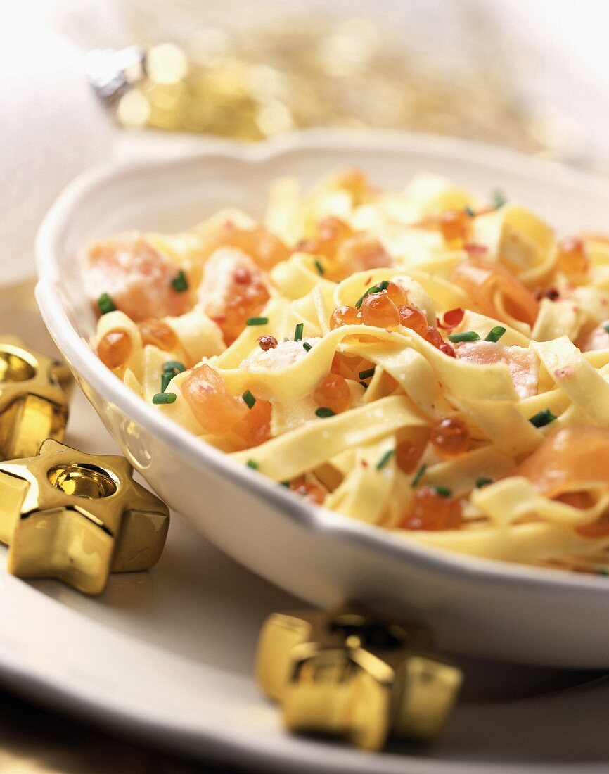 Tagliatelle with salmon and salmon roe