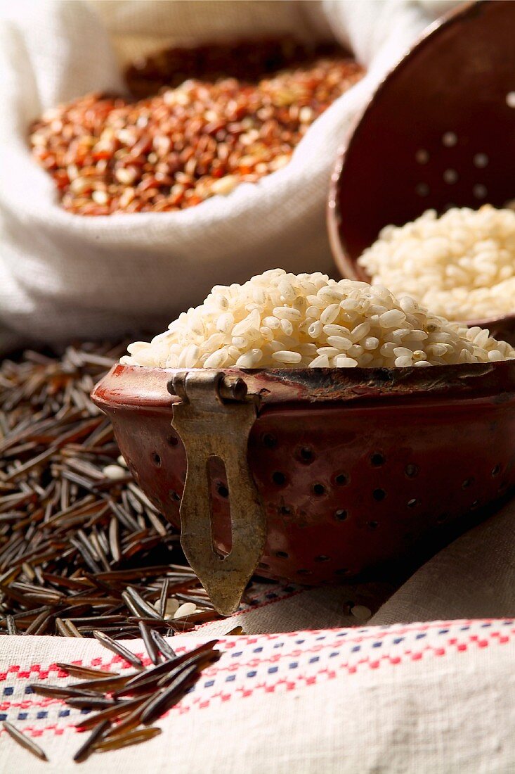 Stillleben mit verschiedenem Reis