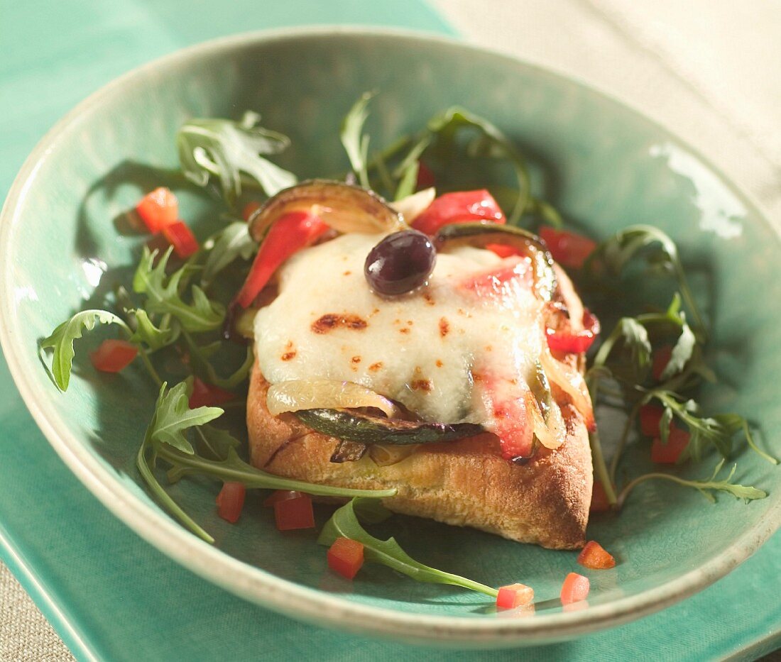 Überbackene Ciabatta mit Mozzarella und Rucola