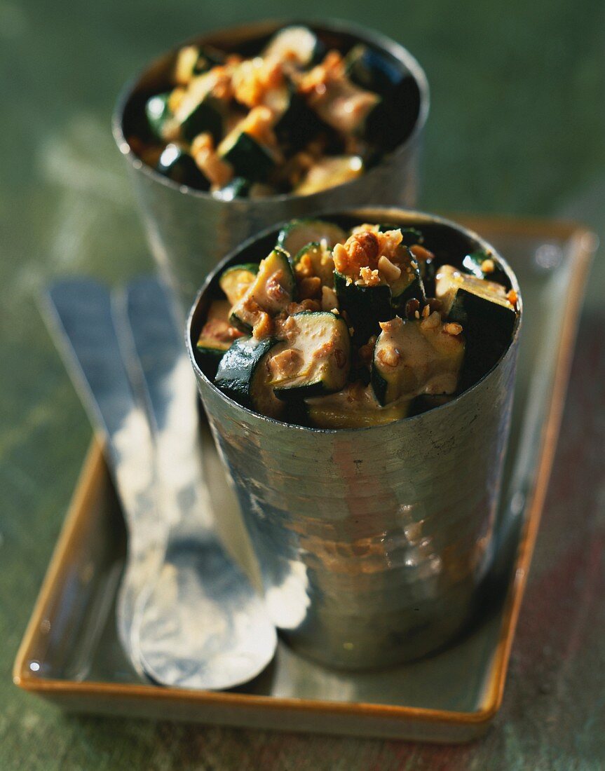 Zucchini-Curry mit Erdnüssen