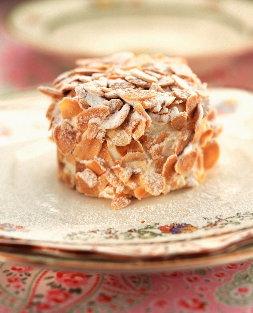 Mini almond cakes