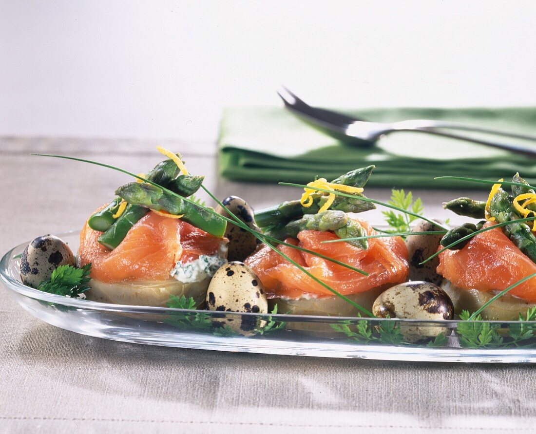 Artichoke bases garnished with smoked salmon