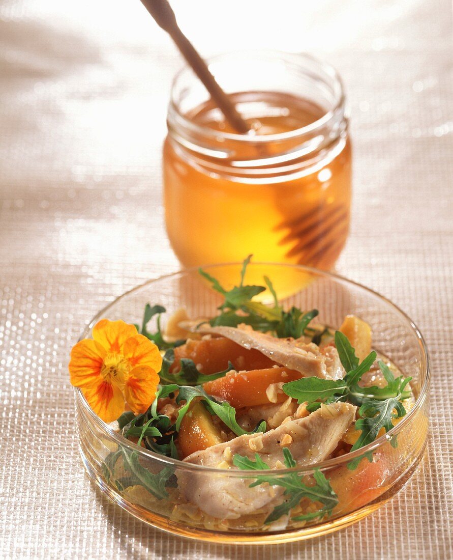 Salat mit Hähnchenbrust, Rucola und Honigessig