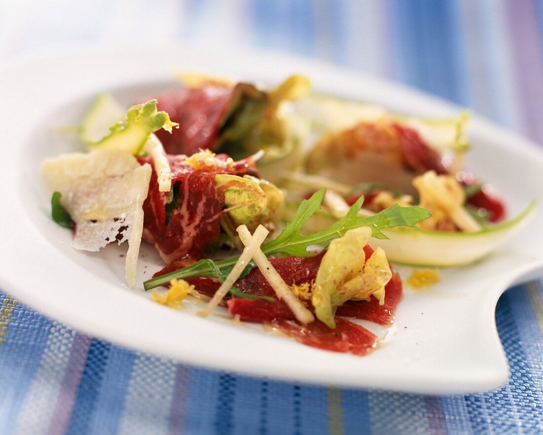 Salat mit Rinder-Carpaccio