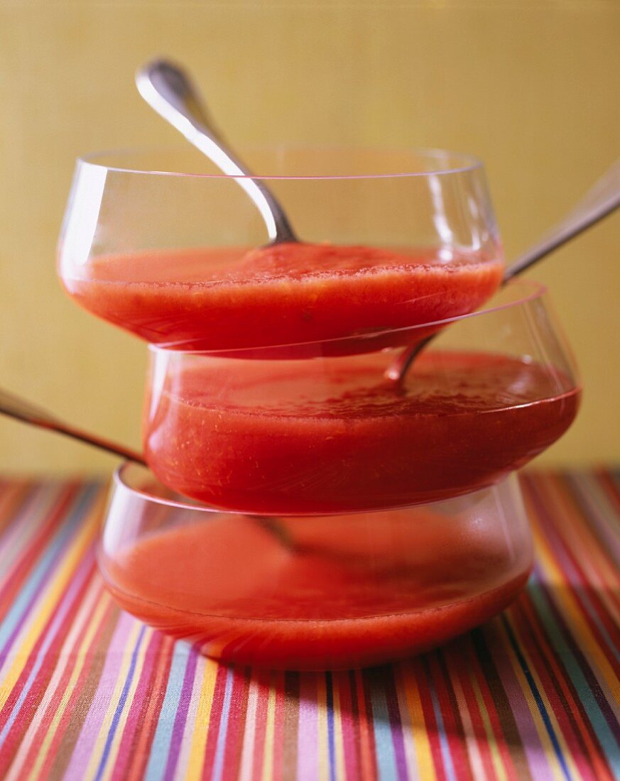 Erdbeersuppe in Glasschälchen