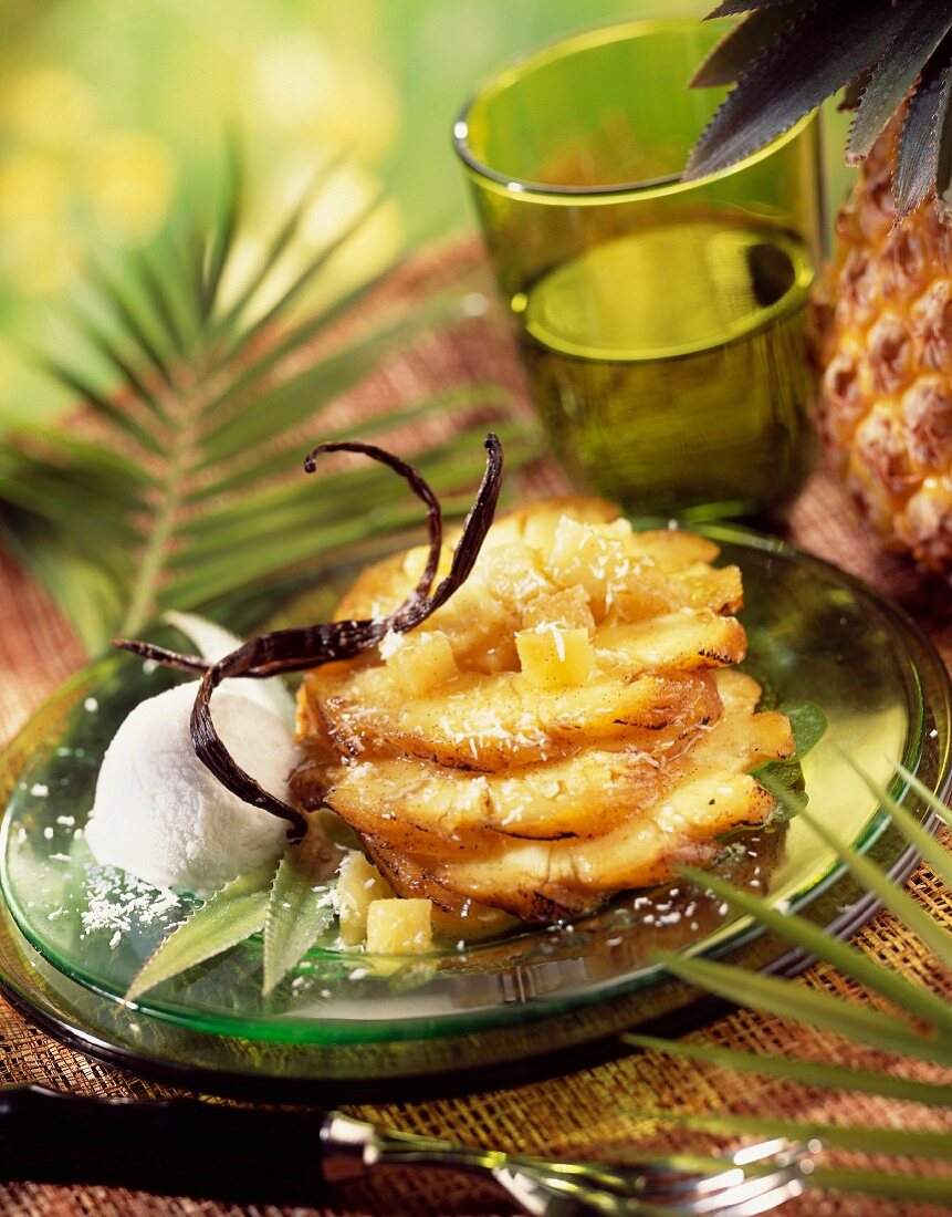 Roast pineapple with vaniila and coconut ice cream