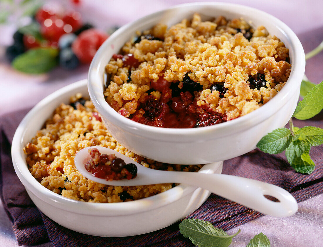 Crumble mit roten Früchten