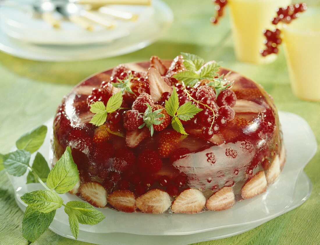 Red fruit crown jelly