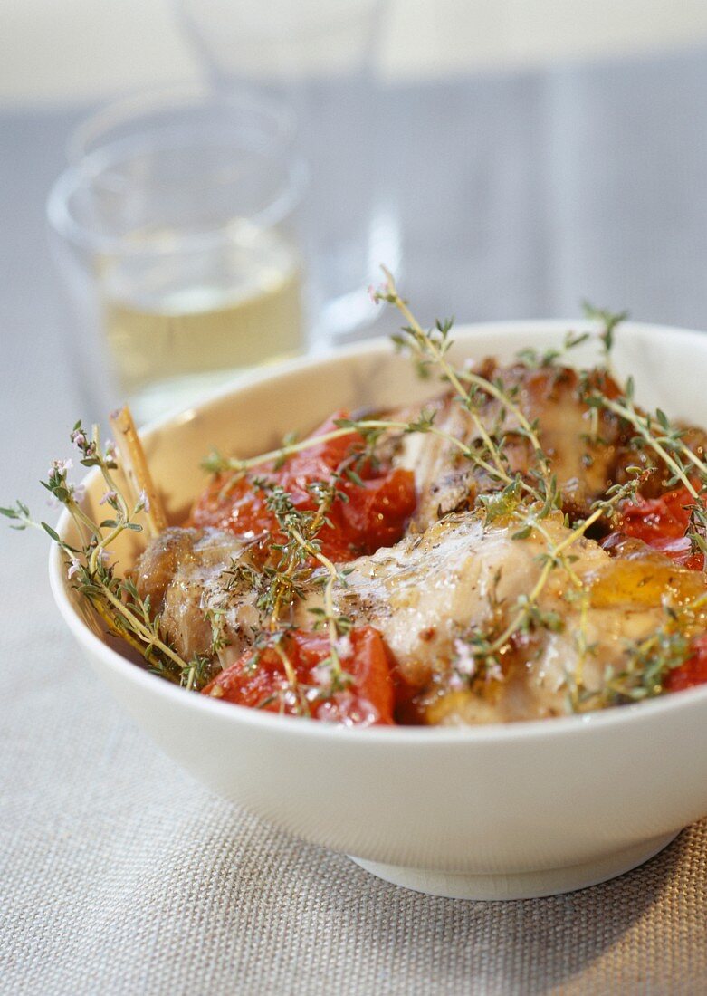 Kaninchen mit roten Paprika