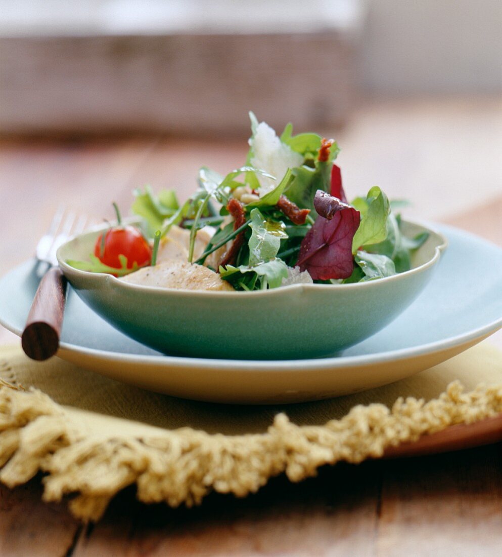 Salat mit Hähnchen und Parmesan