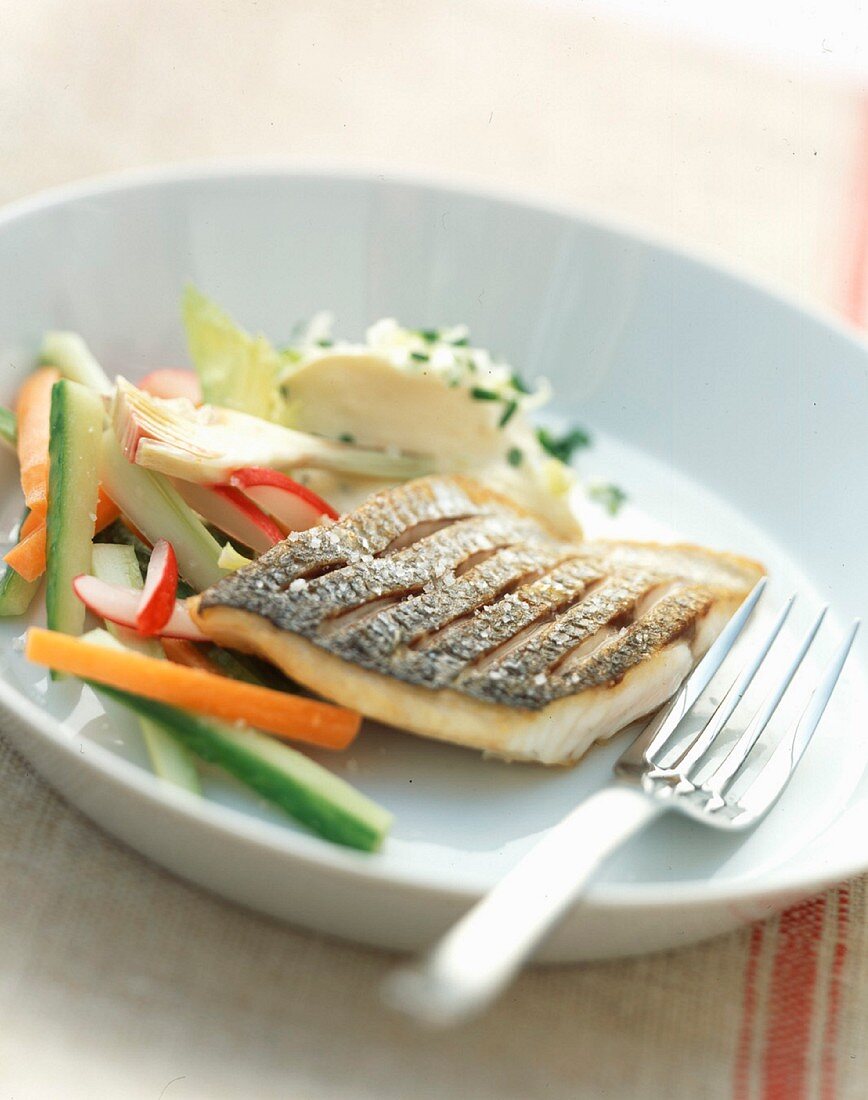 Grilled pike-perch fillet with vegetables