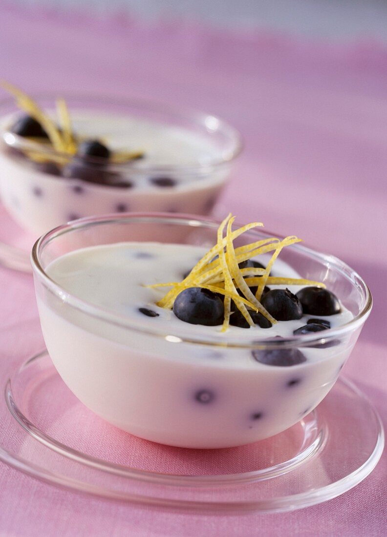Cream of yoghurt with blueberries and lemon zests