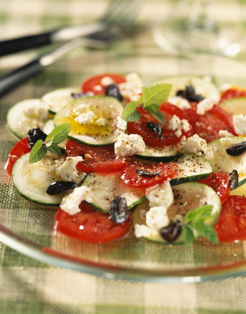 Zucchini-Carpaccio mit Feta