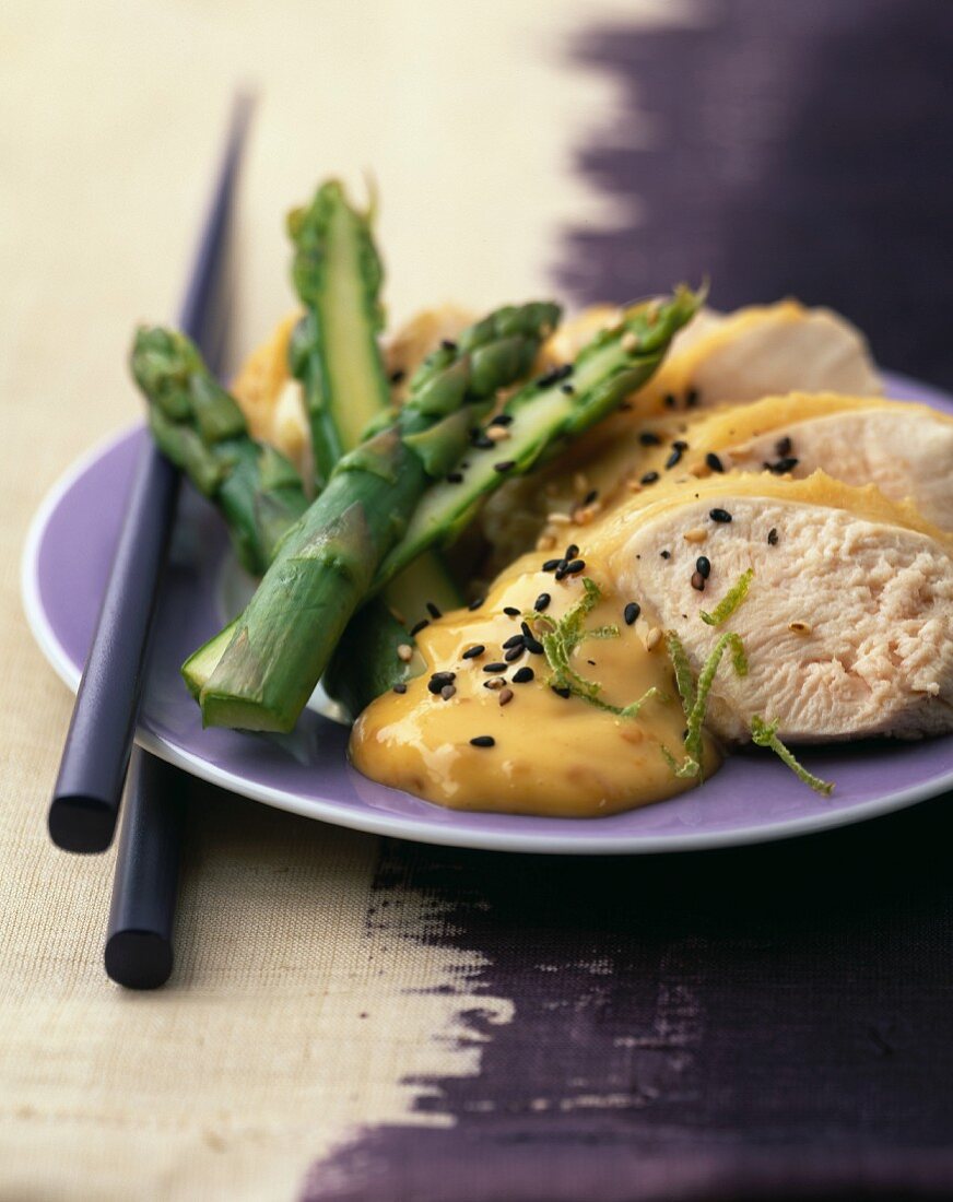 Cold chicken breasts with green asparagus