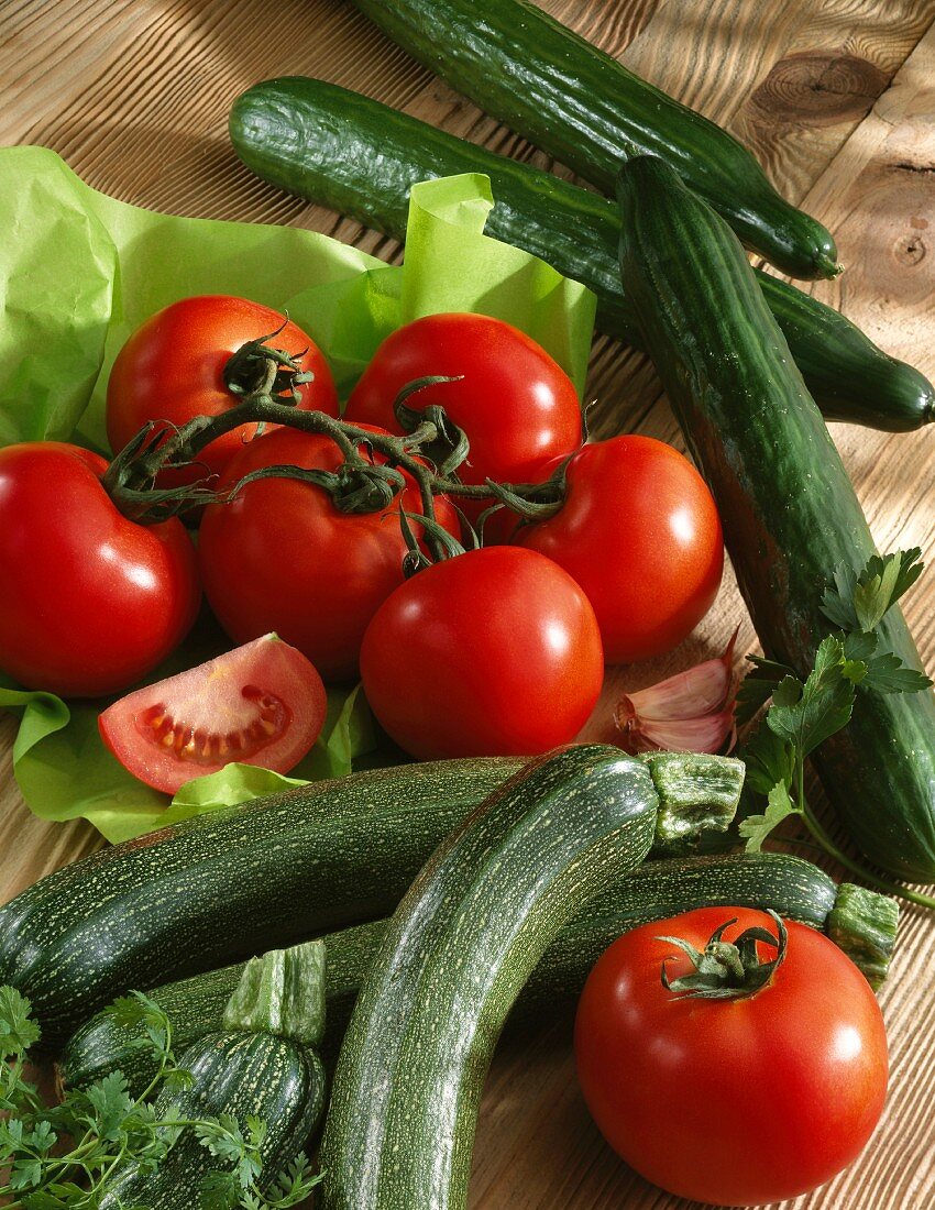 Tomaten, Zucchini und Gurken