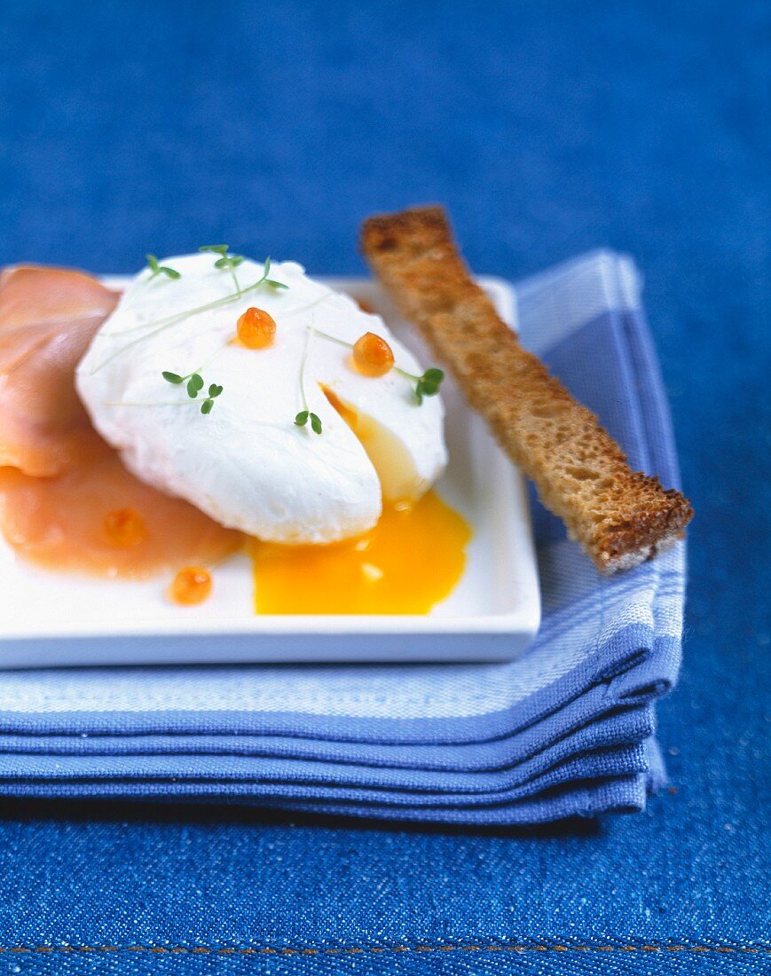 Poached egg with salmon