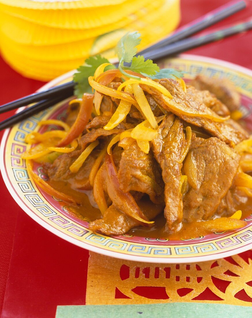 Sauteed porc with curry and onions