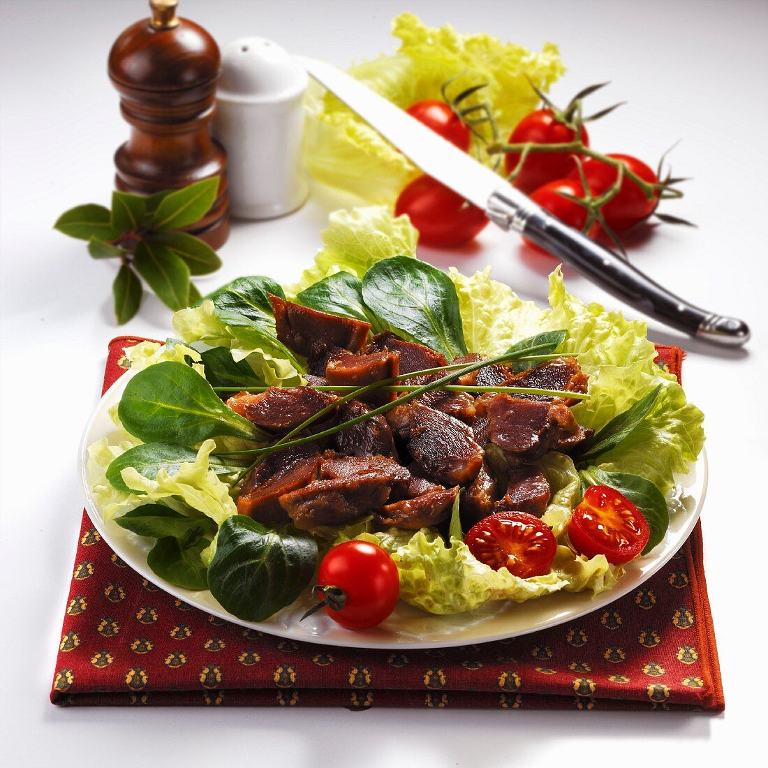 Salat mit Muskelmagen und Tomaten