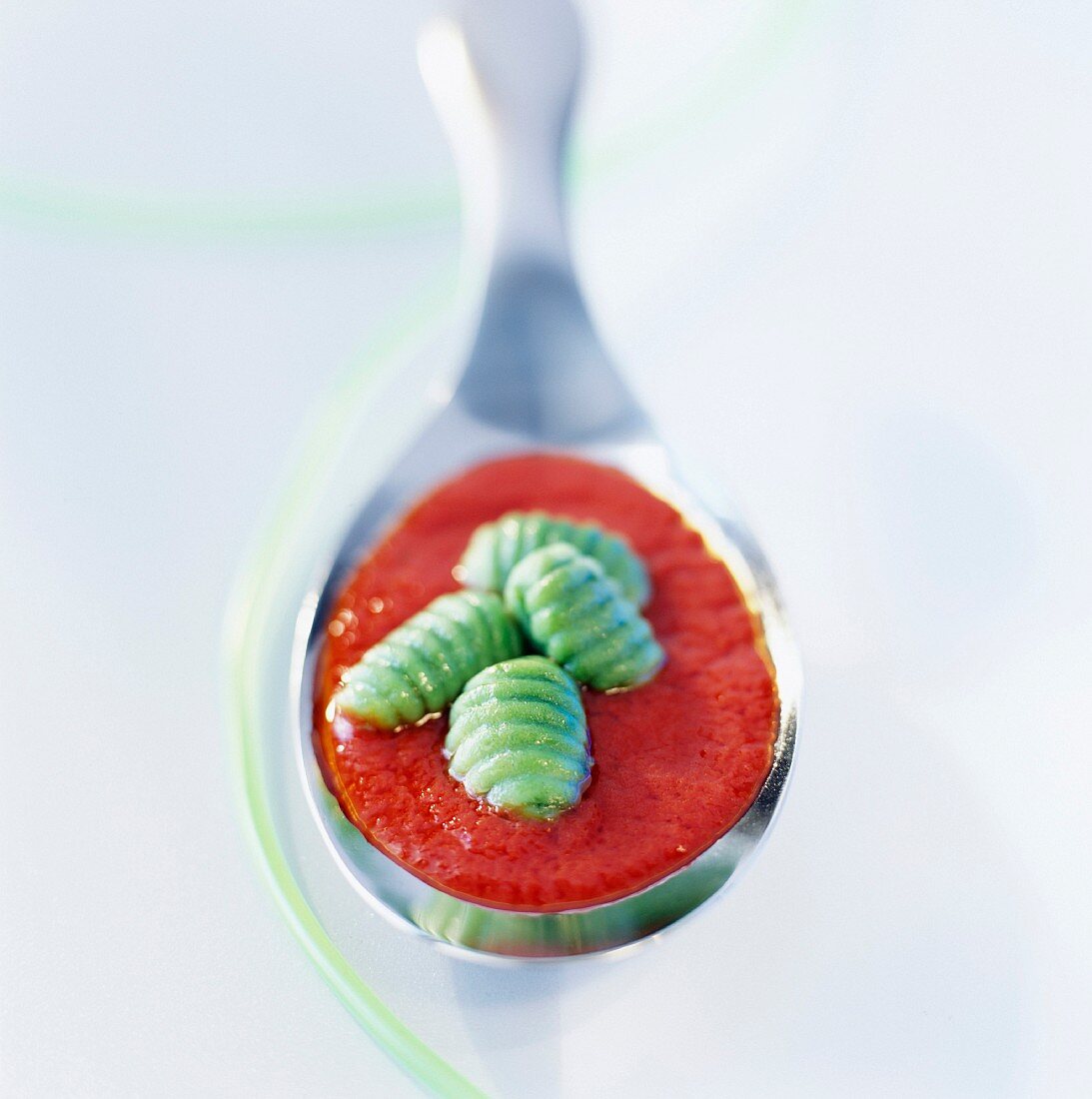 Spirulina-Gnocchi mit Tomatensauce