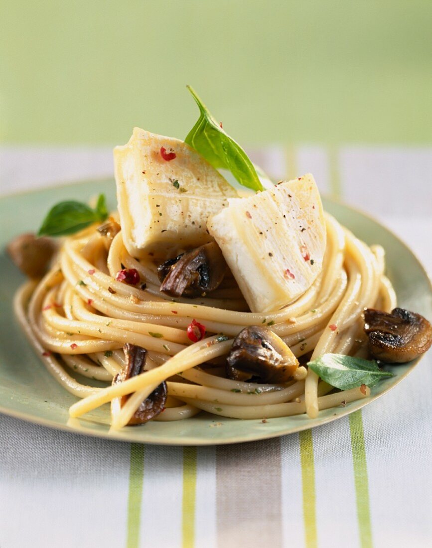 Spaghettinest mit Rocamadour-Käse