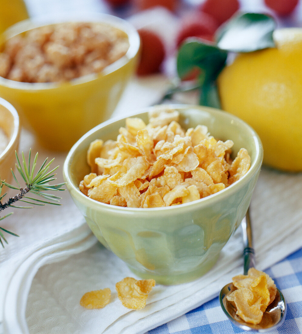 Schüsseln mit Cornflakes