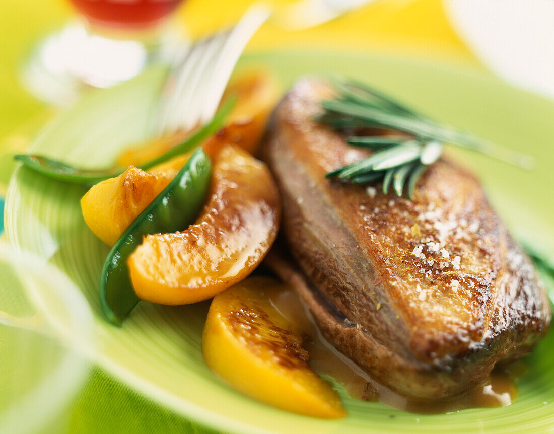 Duck fillet with peaches