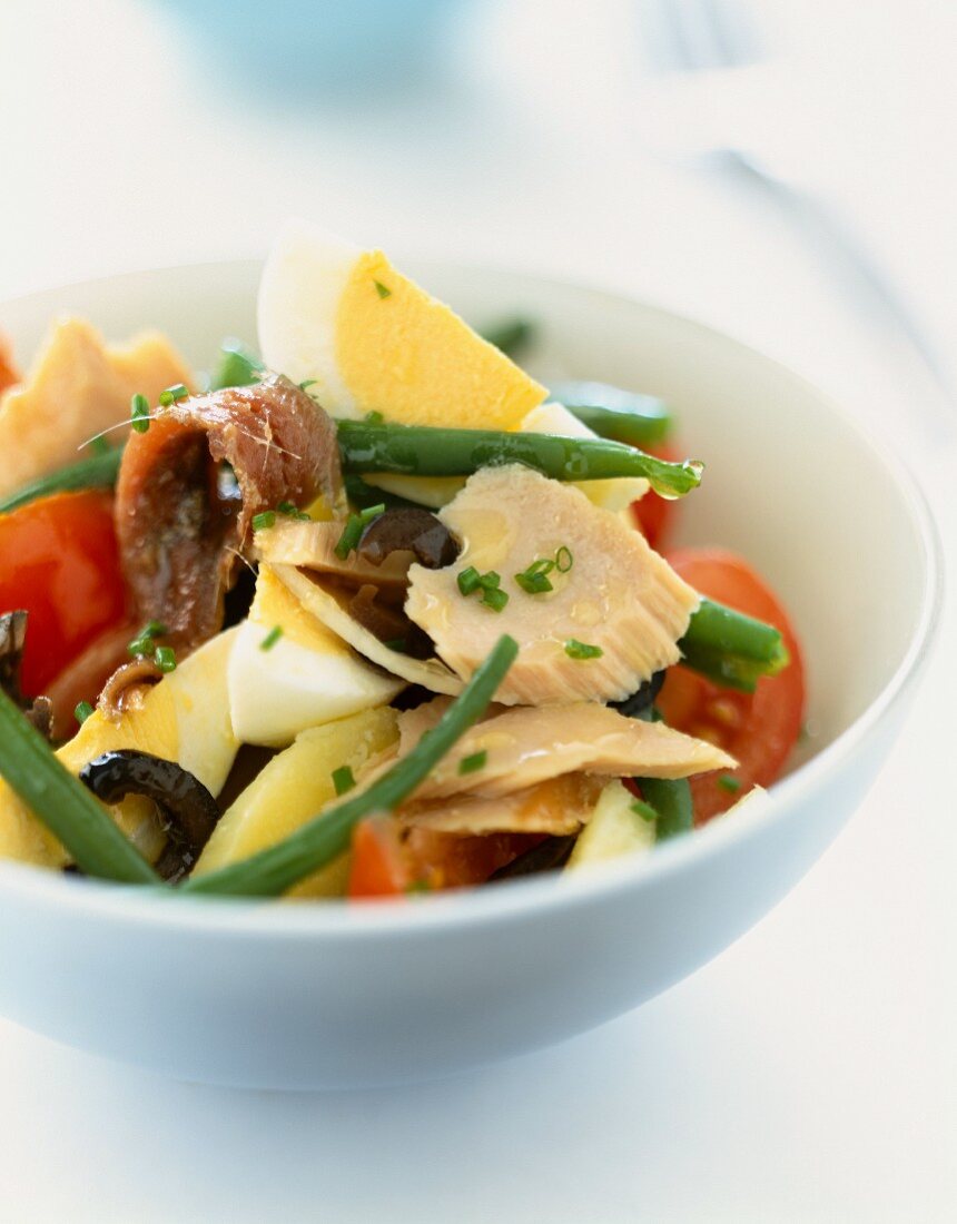 Mixed salad with tuna and anchovies
