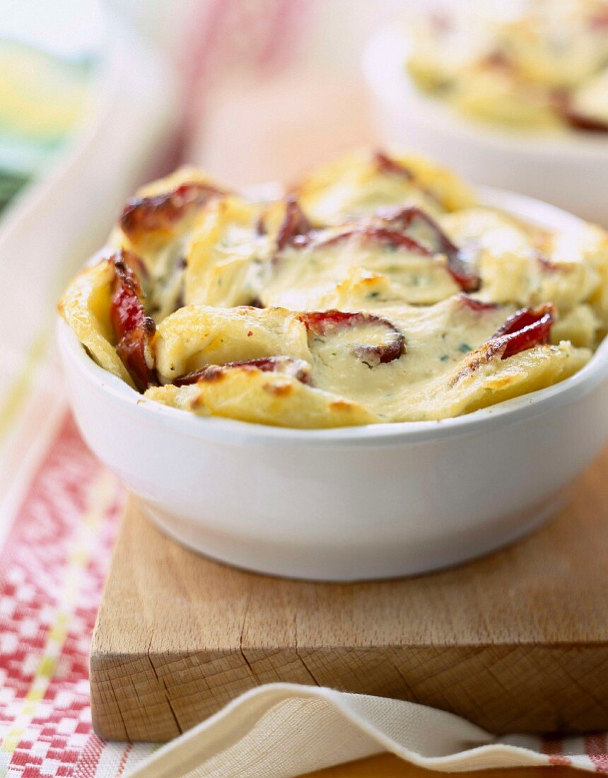 Potato and smoked ham gratin