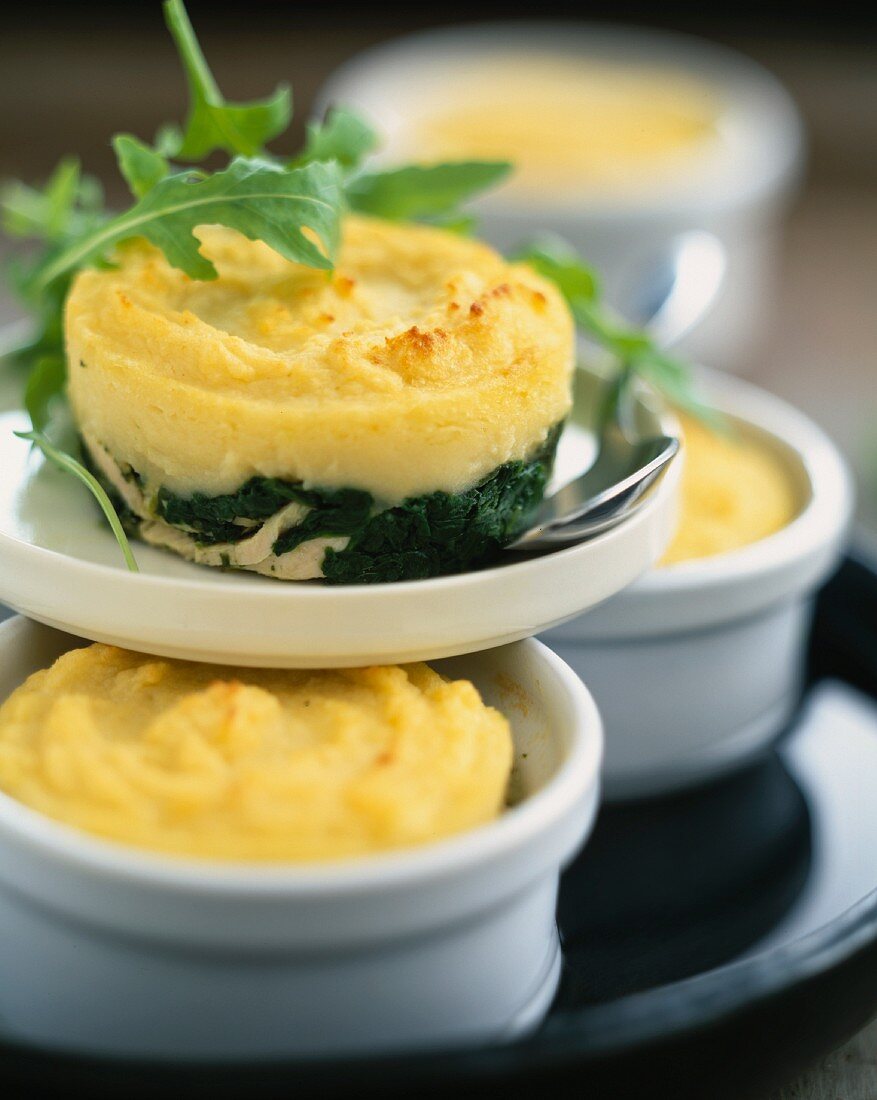 Parmentier (Hackfleisch-Kartoffelpüree-Auflauf, Frankreich) mit Hähnchen und Spinat