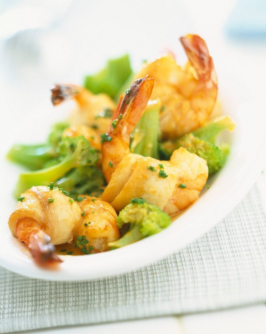 Rolled sole with prawns and broccoli